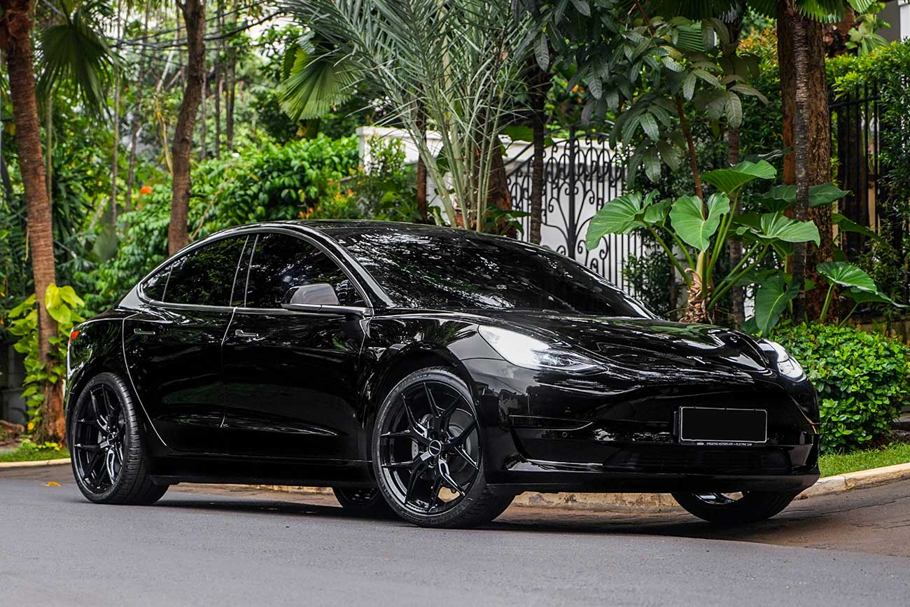Permaisuri Vossen HF 5 on Tesla Model 3